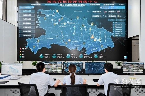 7.建成湖北交投智慧調(diào)度中心，接入全省6000多公里高速路段、1.5萬余路監(jiān)控視頻圖像，實現(xiàn)路網(wǎng)態(tài)勢全感知.jpg.jpg